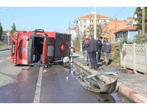 İtfaiye aracıyla kamyonet çarpıştı: 5 yaralı
