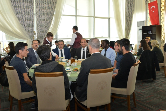 Rektör Şahin, Topluluk Temsilcileriyle Buluştu