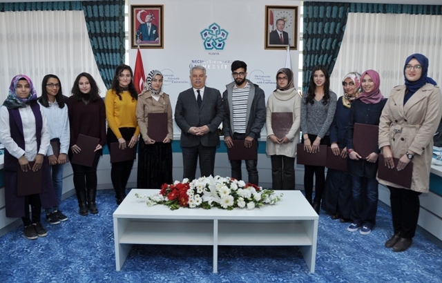 NEÜ’de Birinci Öğrencilere Tebrik Mektupları Takdim Edildi