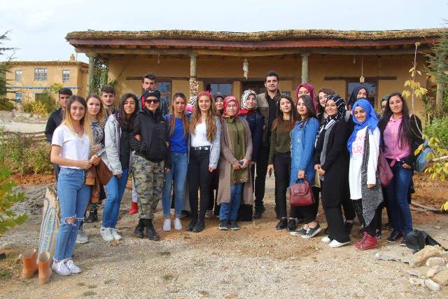 Beyşehir Belediyesi’nden yüksekokul öğrencileri için ilçeyi tanıtım gezisi