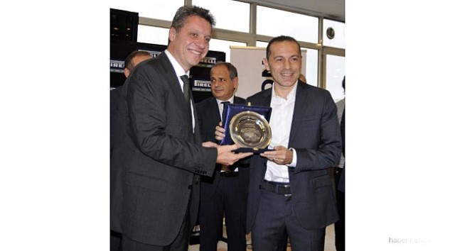 Cüneyt Çakır’a ‘Yılın Futbol Hakemi’ Ödülü