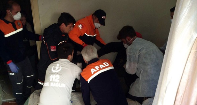 Kapıdan sığmayınca, pencereden çıkarıldı