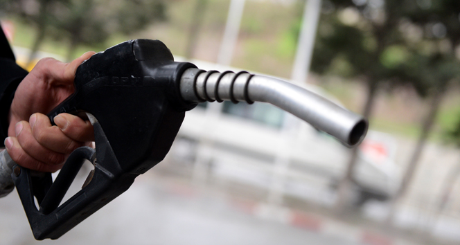 Benzine 13 kuruş zam geliyor