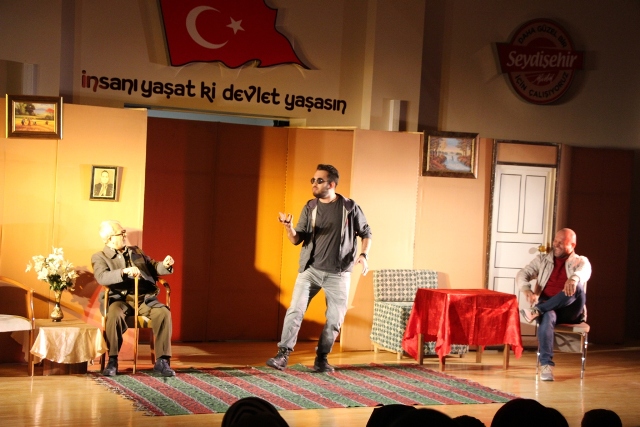 "Hazan Rüzgarı" İsimli Tiyatro Oyunu Seydişehir'de Sahnelendi