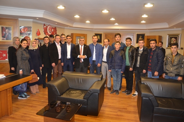 Gençler Başkan Özgüven'i Ziyaret Etti