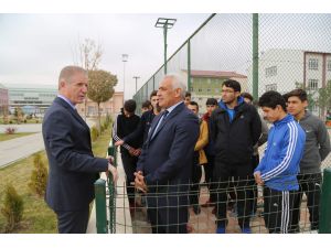 Vali Gül, okullar bölgesini gezdi