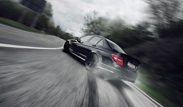 Drift atan, patinaj yapan, egzoz patlatan şimdi yandı!