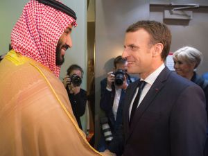 Fransa Cumhurbaşkanı Macron Suudi Arabistan'da