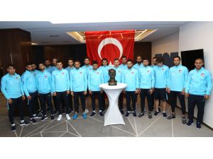 Büyük Önder Atatürk'ü anıyoruz