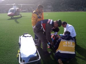 Kaybolan hayvanlarını ararken kayalıklara düşen çoban kurtarıldı