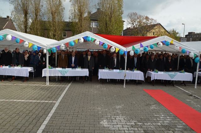 Duisburg-Beeck DİTİB Yeni Camii ibadete açıldı