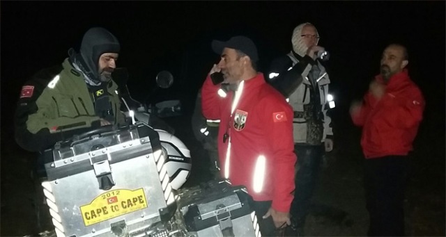 Ormanda kaybolan 3 motorcuyu AKUT kurtardı