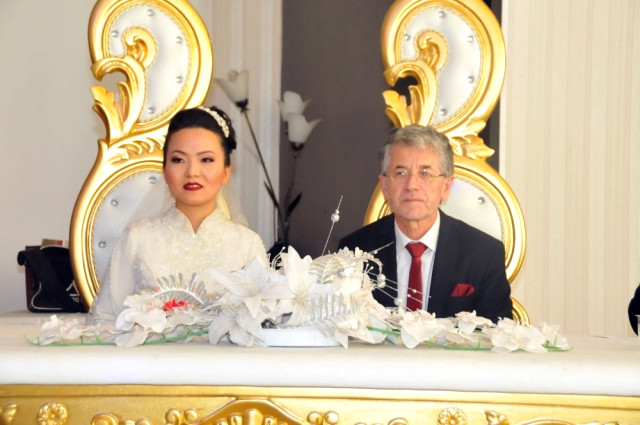 Çinli Geline Türk Usulü Düğün