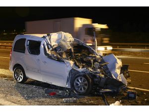 Başkentte otomobil kamyona çarptı: 1 ölü