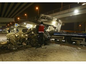 Kazada paramparça olan otomobilden sağ çıktılar