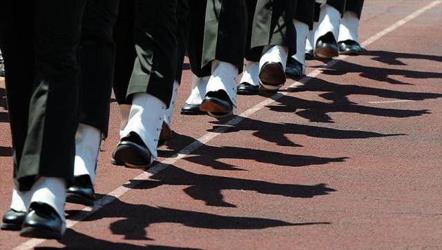 'Bizlere itaat etmezsen o üniformayı giyemezsin'