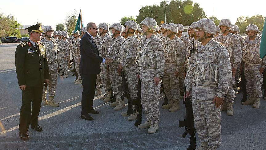 Cumhurbaşkanı Erdoğan'a Katar'da 'milli tüfek'li karşılama