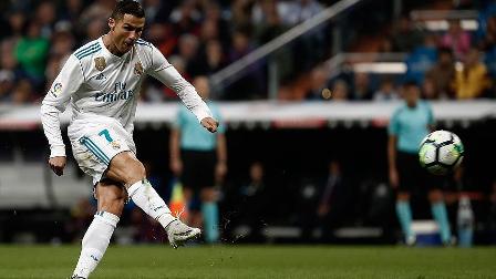 Ronaldo forma numarası kadar çocuk istiyor