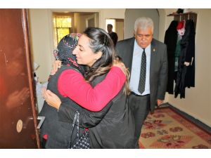 Aksaray Valisi Pekmez'in eşinden vatandaşlara ziyaret