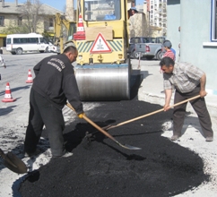 Bozulan yollar onarılmaya başlandı