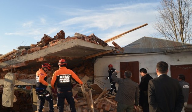 Cami inşaatı çöktü! Ölü ve yaralılar var...