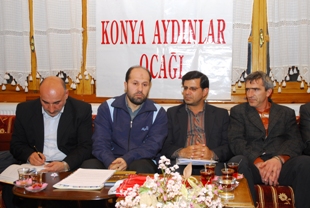 Türk ve İran şiiri konuşuldu