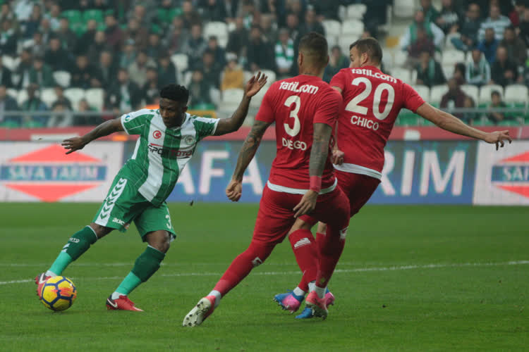 Konyaspor evinde berabere kaldı