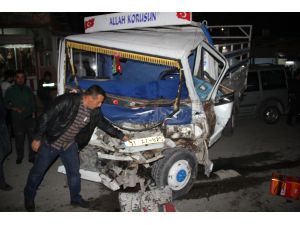 Freni boşalan vinç, 5 otomobile çarparak durabildi