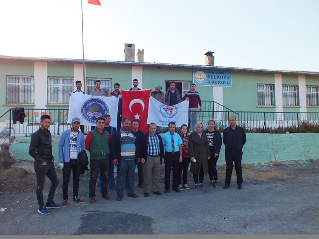 Üniversite öğrencileri ilkokulu boyadı