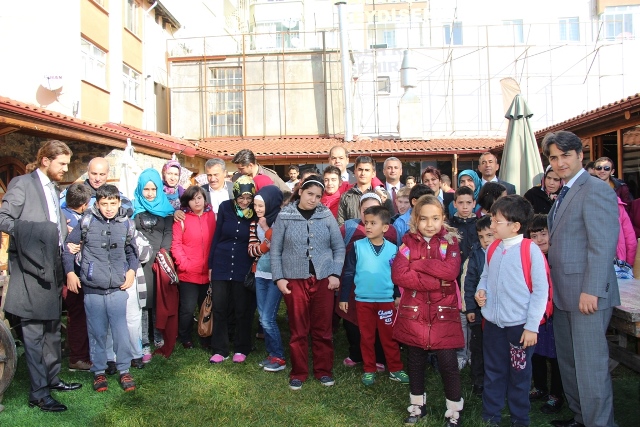 ÇOGEP Projesiyle İlçe Protokol Üyeleri İş Uygulama Merkezi Öğrencileri İle Kahvaltıda Buluştu