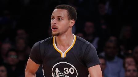 Curry, Warriors'ı galibiyete taşıdı