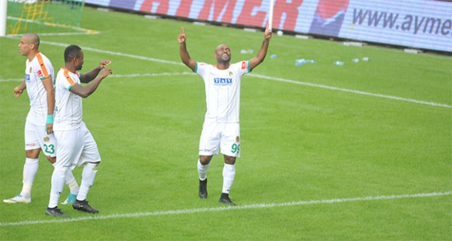 Vagner Love, Galatasaray maçında yok