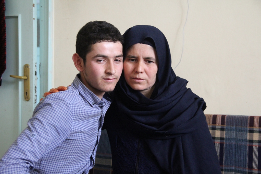 Karanlığa mahkum olmamak için kornea nakli bekliyor