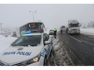Bolu Dağı'ndan tır geçişine izin verilmiyor