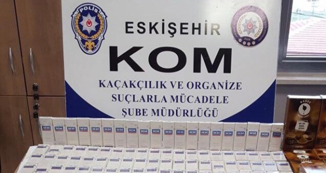 Kahve kutularına gizlenmiş 600 paket kaçak sigara yakalandı