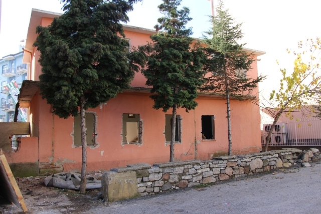 Kütüphane Yıkımı Başladı