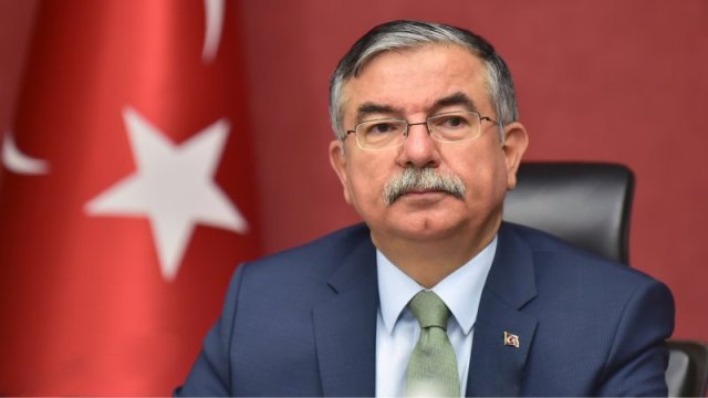 Bakan Yılmaz, öğretmenlerle birlikte Anıtkabir'i ziyaret etti