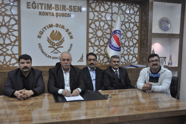 Karlıer: Öğretmenler hak ettiği değeri görmüyor