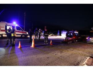 Konya'da AK Partilileri taşıyan minibüs ile otomobil çarpıştı: 9 yaralı