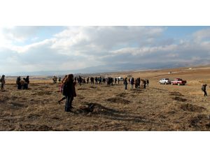 Öğrenciler öğretmenleri için fidan dikti