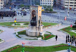 Taksimde makul kutlama