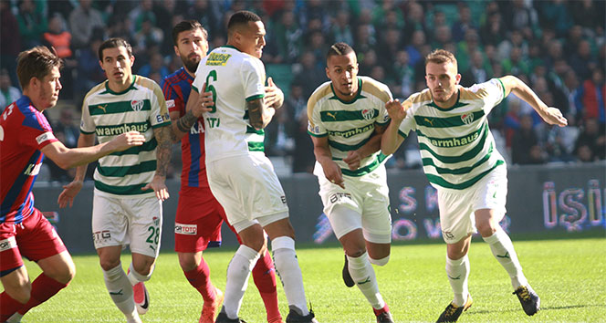 Timsah ilk yarıda işi bitirdi