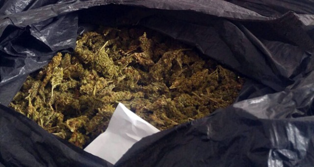 Şüpheli otomobilden uyuşturucu çıktı