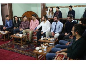 Rektör Yıldız, öğrencilerle bir araya geldi