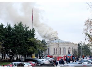 GÜNCELLEME - İÜ Beyazıt yerleşkesinde baca yangını