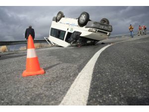 Malatya'da işçileri taşıyan minibüs devrildi: 11 yaralı