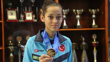 Hem sosyalleşti hem şampiyon oldu