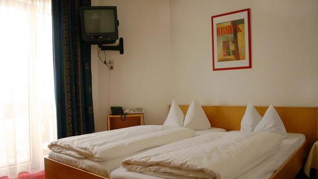 Kaldığı otellerden 120'den fazla televizyon çaldı
