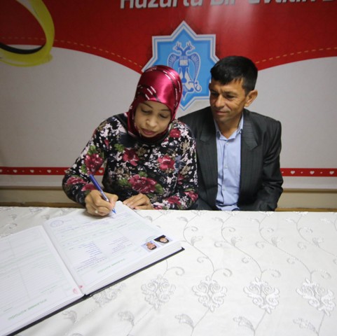 Dolandırıldığını iddia eden Faslı gelin ile Türk damat üç ay gecikmeli evlendi