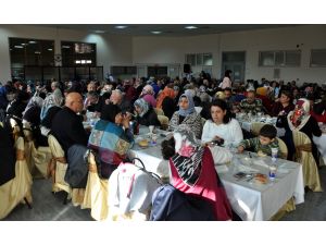 Vali Kamçı koruyucu ailelerle bir araya geldi